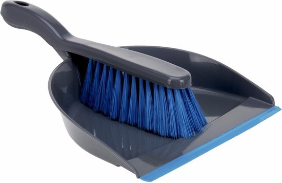 Pelle et balayette anthracite avec des poils bleus et un bord bleu sur la pelle.
