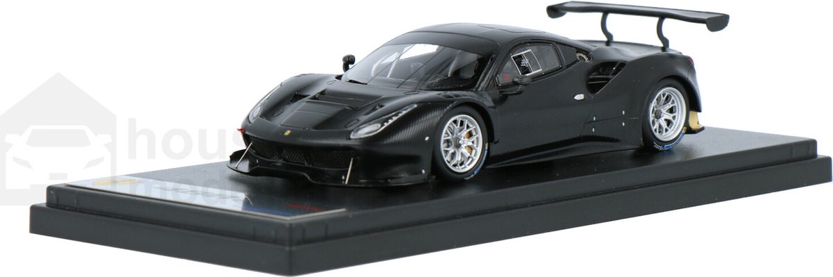 De 1:43 Diecast Modelcar van de Ferrari 488 GT3 Presentatie auto in Camo Versie 2016. De fabrikant van het schaalmodel is Looksmart.