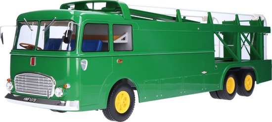 Groene Bartoletti autotransporter met gele wielen en verchroomde grille.