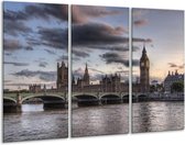 GroepArt - Schilderij -  Engeland - Grijs, Wit - 120x80cm 3Luik - 6000+ Schilderijen 0p Canvas Art Collectie