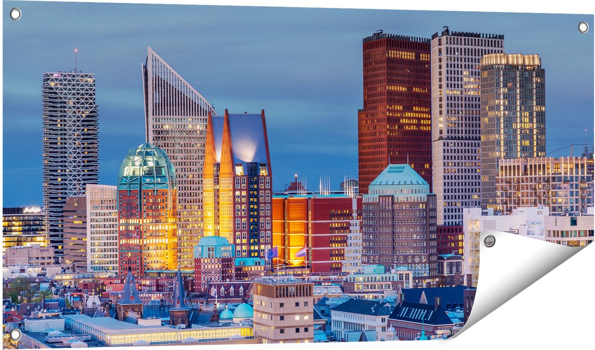 Gards Tuinposter Den Haag Skyline met Wolkenkrabbers - 100x50 cm - Tuindoek - Tuindecoratie - Wanddecoratie buiten - Tuinschilderij Multikleur