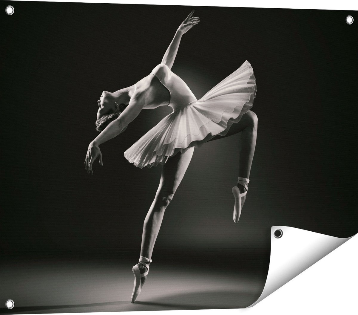 Gards Tuinposter Ballerina op Haar Tenen - Ballet - Zwart Wit - 80x60 cm - Tuindoek - Tuindecoratie - Wanddecoratie buiten - Tuinschilderij Multikleur