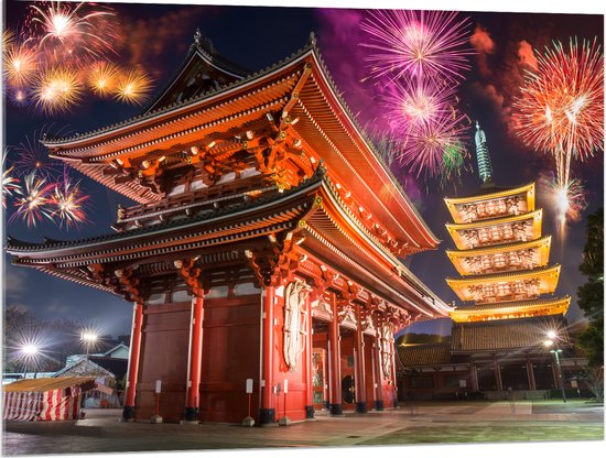 Acrylglas - Japanse Tempel omringd door Verschillende Kleuren Vuurwerkpijlen - 100x75 cm Foto op Acrylglas (Met Ophangsysteem)