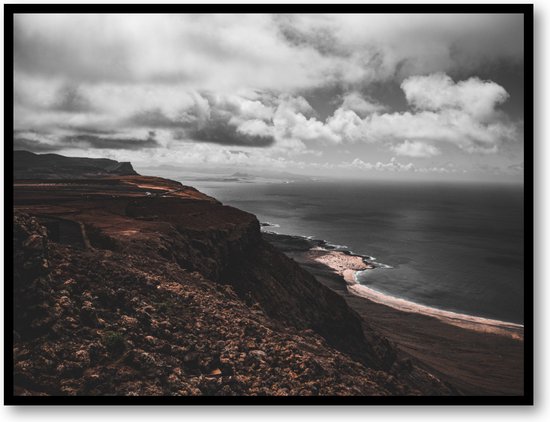 Kust met wolken - Lanzarote - Fotoposter 40x30 met Lijst