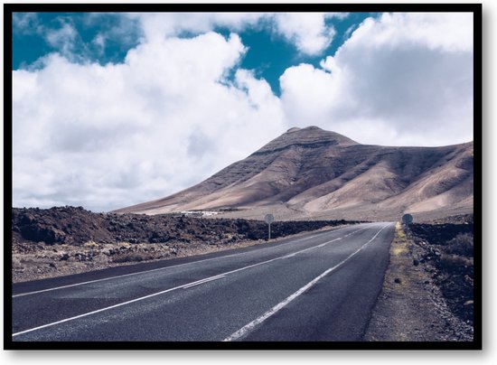 Weg door de bergen - Lanzarote - Fotoposter 70x50 met Lijst