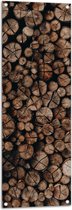 Tuinposter – Verzameling Smalle Doorgesneden Boomstammen - 40x120 cm Foto op Tuinposter (wanddecoratie voor buiten en binnen)