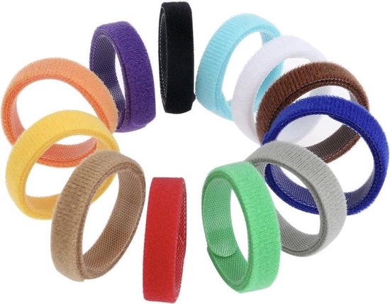 Kittenbandjes in diverse kleuren.
