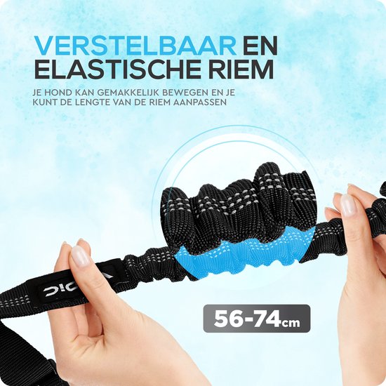 Een zwarte, verstelbare en elastische hondenriem met een lengte van 56-74 cm.