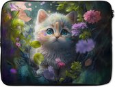Laptophoes 17 inch - Kitten - Bloemen - Bos - Illustratie - Poes - Laptop sleeve - Binnenmaat 42,5x30 cm - Zwarte achterkant