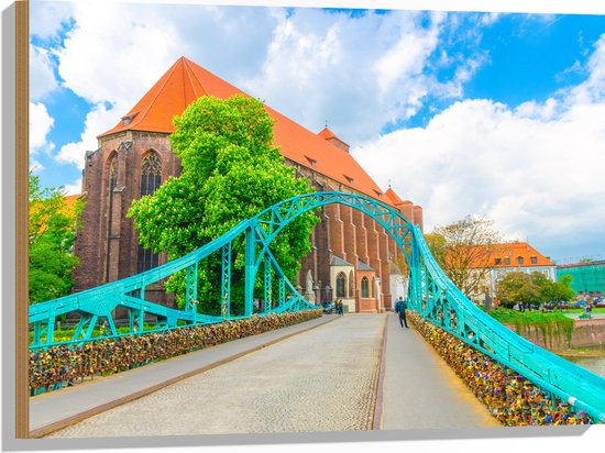 Hout - Tumski Brug naar Kerk in Wroclaw, Polen - 80x60 cm - 9 mm dik - Foto op Hout (Met Ophangsysteem)