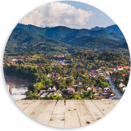 PVC Schuimplaat Muurcirkel - Uitzicht over Dorpje aan de Rand van Berg in Laos - 60x60 cm Foto op Muurcirkel (met ophangsysteem)