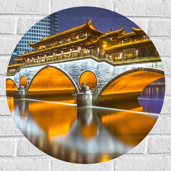 Muursticker Cirkel - Verlichte Anshun Brug in de Avond in Chengdu, China - 60x60 cm Foto op Muursticker