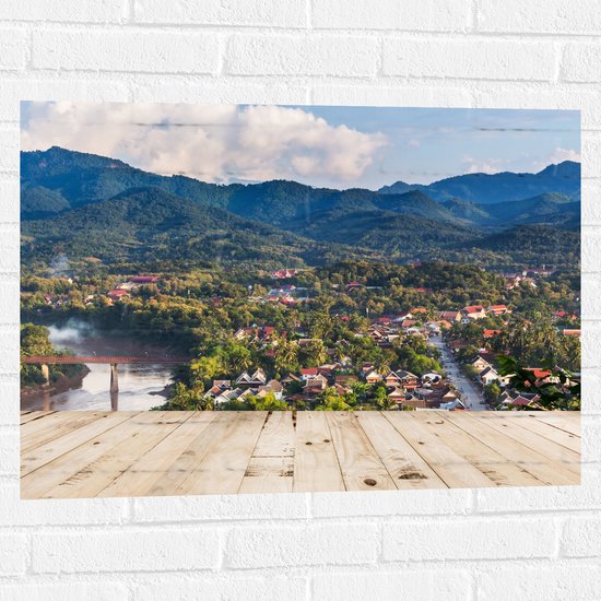 Muursticker - Uitzicht over Dorpje aan de Rand van Berg in Laos - 80x60 cm Foto op Muursticker