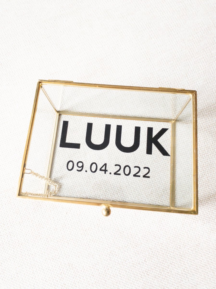 Goedkoopste Gepersonaliseerde glazen memory box 'Luuk' - Goud | Herinneringsbox | Herinneringskist | Herinneringsdoos | Memorybox | Kraamcadeau met naam | Geboortecadeau | Huwelijkscadeau | Ringdoosje | Ringendoosje | Bewaardoos | Sieradendoos