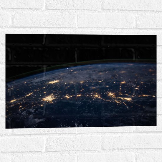 Muursticker - Uitzicht vanuit Heelal op Lichtjes op Aarde - 60x40 cm Foto op Muursticker