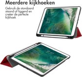 iMoshion Tablet Hoes Geschikt voor iPad Air 2 / iPad 2017 (5e generatie) / iPad 6e generatie (2018) / iPad Air - iMoshion Trifold Bookcase - Rood