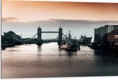 Dibond - Tower Bridge met Zonsondergang in Londen, Engeland - 105x70 cm Foto op Aluminium (Wanddecoratie van metaal)