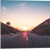 WallClassics - Acrylglas - 30-weg naar Duinen met Zonsondergang - 50x50 cm Foto op Acrylglas (Met Ophangsysteem)