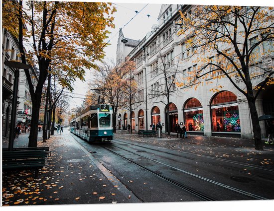 PVC Schuimplaat- Straat met Tram in Zürich - 100x75 cm Foto op PVC Schuimplaat