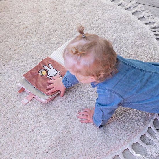 Nijntje Fluffy Activiteitenboekje Pink - Voor baby's - Stimuleert zintuigen van Merkloos — afbeelding 2
