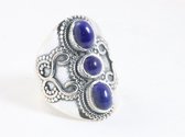 Zware bewerkte zilveren ring met 3 lapis lazuli stenen - maat 18