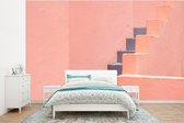 Behang - Fotobehang Trap - Architectuur - Roze - Pastel - Breedte 350 cm x hoogte 260 cm - Behangpapier