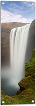 Tuinposter – Hoge Wilde Waterval in de Groene Natuur - 30x90 cm Foto op Tuinposter (wanddecoratie voor buiten en binnen)