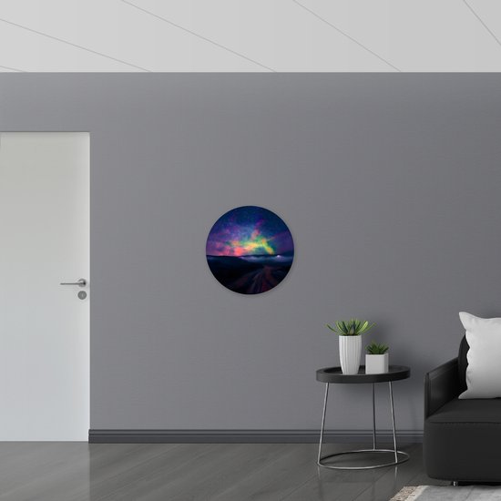 PVC Schuimplaat Muurcirkel - Verschillende Kleuren in de Melkweg boven Bergen - 60x60 cm Foto op Muurcirkel (met ophangsysteem)