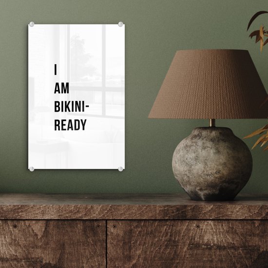 MuchoWow® Glasschilderij 20x30 cm - Schilderij acrylglas - Wit - Quote - I am bikini ready - Foto op glas - Schilderijen