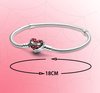 foto van Fler® | Bedel voor o.a. Pandora Armband | Marvel Armband | Spider man masker | Verzamel al je Marvel bedels voor aan deze armband | 18 CM | 925 | Emaille rood | Cadeau |