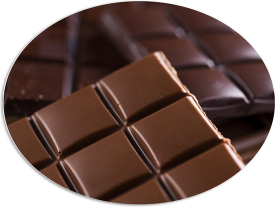PVC Schuimplaat Ovaal - Brokken van Verschillende Smaken Chocolade - 96x72 cm Foto op Ovaal (Met Ophangsysteem)