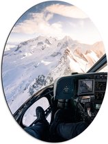 Dibond Ovaal - Uitzicht op Besneeuwde Bergen en Bedieningstoestel vanuit Helikopter - 51x68 cm Foto op Ovaal (Met Ophangsysteem)