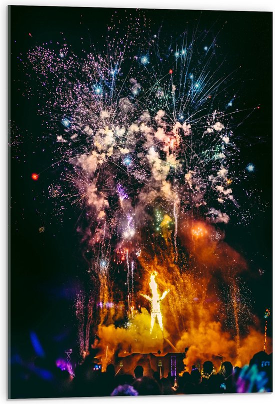 Acrylglas - Grote Vuurwerkshow boven Menigte Mensen - 50x75 cm Foto op Acrylglas (Met Ophangsysteem)