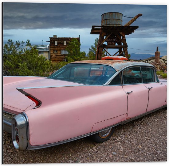 Dibond - Roze Oude Auto - 50x50 cm Foto op Aluminium (Wanddecoratie van metaal)