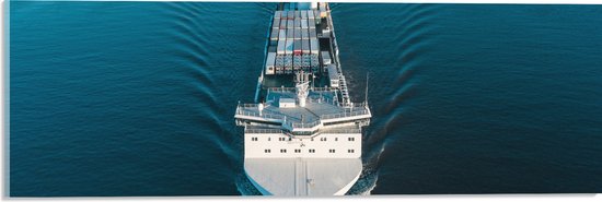 Acrylglas - Vooraanzicht van Groot Vrachtschip Varend op de Zee - 60x20 cm Foto op Acrylglas (Wanddecoratie op Acrylaat)