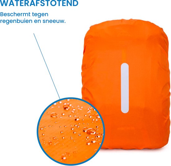 Oranje rugzakhoes met een detail van waterdruppels op de stof, die de waterafstotendheid illustreert.