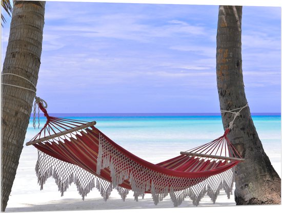 WallClassics - Acrylglas - Rode Ibiza Hangmat op Tropisch Strand - 100x75 cm Foto op Acrylglas (Met Ophangsysteem)