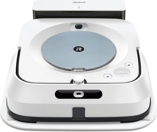Witte robotdweilrobot met blauwe details bij een laadstation.