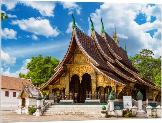 Acrylglas - Goud met Bruine Wat Xiengthong Tempel in Luang Pabrang, Laos - 100x75 cm Foto op Acrylglas (Met Ophangsysteem)