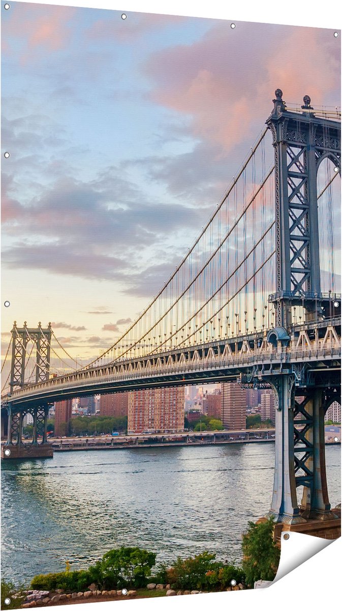 Gards Tuinposter Manhattan Bridge Brug in New York - 120x180 cm - Tuindoek - Tuindecoratie - Wanddecoratie buiten - Tuinschilderij Multikleur