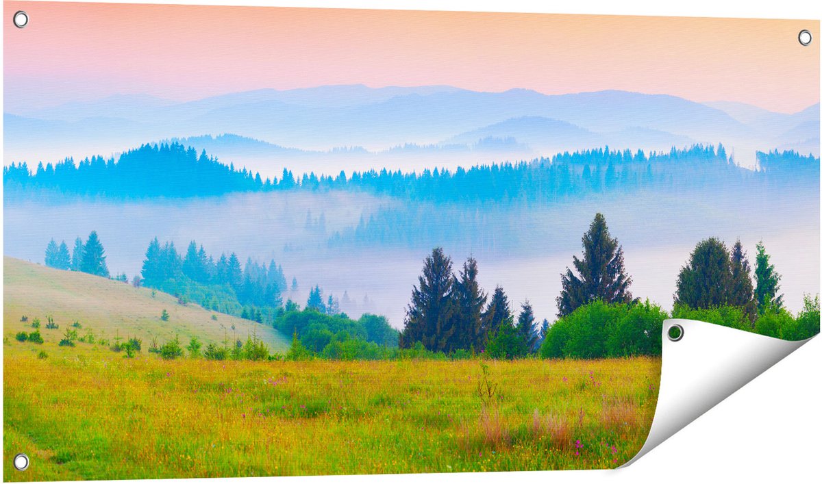 Gards Tuinposter Mistige Heuvel Landschap met Bossen - 100x50 cm - Tuindoek - Tuindecoratie - Wanddecoratie buiten - Tuinschilderij Multikleur