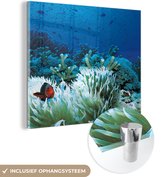MuchoWow® Glasschilderij 90x90 cm - Schilderij acrylglas - Onderwaterwereld met clownvissen - Foto op glas - Schilderijen