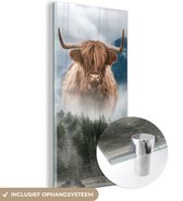 MuchoWow® Glasschilderij 60x120 cm - Schilderij acrylglas - Schotse hooglander - Koeien - Mist - Foto op glas - Schilderijen