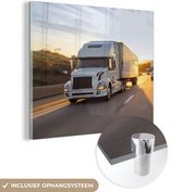 MuchoWow® Glasschilderij 20x20 cm - Schilderij acrylglas - Vrachtwagen - Weg - Zonsondergang - Foto op glas - Schilderijen