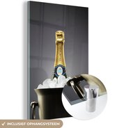 MuchoWow® Peinture sur verre - Bouteille de champagne dans un seau à glace - 60x90 cm - Peintures sur verre acrylique - Photo sur Glas