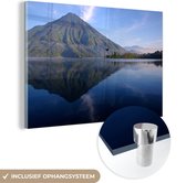 MuchoWow® Glasschilderij 30x20 cm - Schilderij acrylglas - Meer - Water - Vulkaan - Foto op glas - Schilderijen