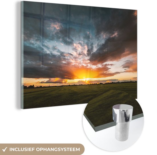 MuchoWow® Glasschilderij 60x40 cm - Schilderij acrylglas - Zonsondergang boven een weiland in Nederland - Foto op glas - Schilderijen
