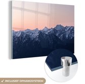 MuchoWow® Glasschilderij 120x80 cm - Schilderij acrylglas - Alpen - Berg - Zonsondergang - Sneeuw - Foto op glas - Schilderijen