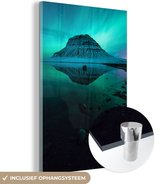 MuchoWow® Glasschilderij 20x30 cm - Schilderij acrylglas - Noorderlicht achter berg - Foto op glas - Schilderijen