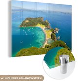 MuchoWow® Glasschilderij 90x60 cm - Schilderij acrylglas - Blauwe water van de Bay of Islands in Nieuw-Zeeland - Foto op glas - Schilderijen
